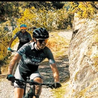 Al mal tiempo..., 👉🏻buena cara!! 😁🚵🏻‍♀️😄🚵🏻‍♀️😉
Always Smile!💪🏻👍🏻
:
#andorrabiketracks #rutasporetapas #rutasporetapasenbicicleta #mtb #btt #mtbsmile #andorra #biketravel #mtbsingletrack #bttandorra #ebiketour #clubciclista #andorraterritoriciclista #andorralovers #btteros #senderosmtb #stayathome #mountainbike #ciclismo #ciclismofemenino #ciclismodemontaña #mtblife #bikeroute
